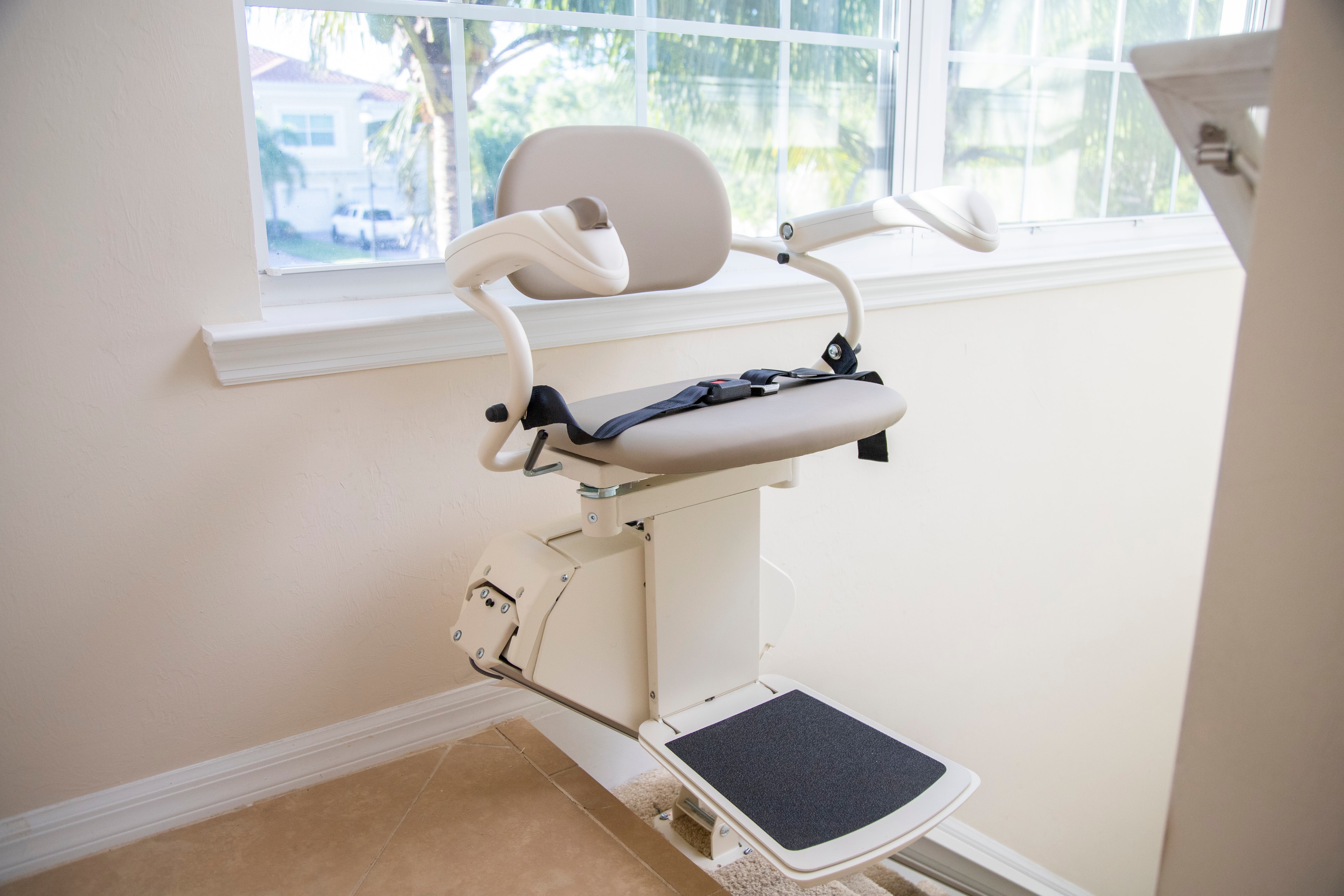 Harmar Pinnacle SL300 stairlift